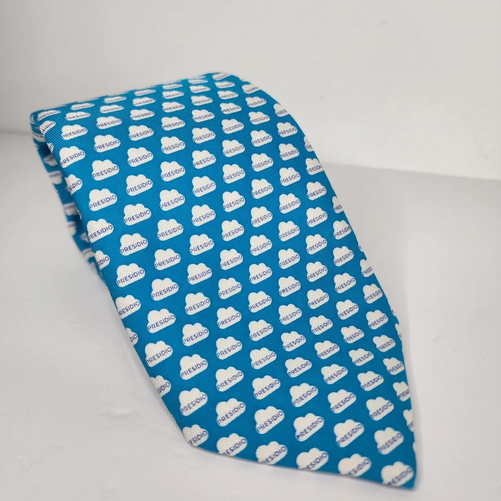 VINEYARD VINES Blue Cloud Silk Tie.